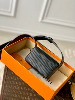 Louis Vuitton Micro Steamer Wallet
