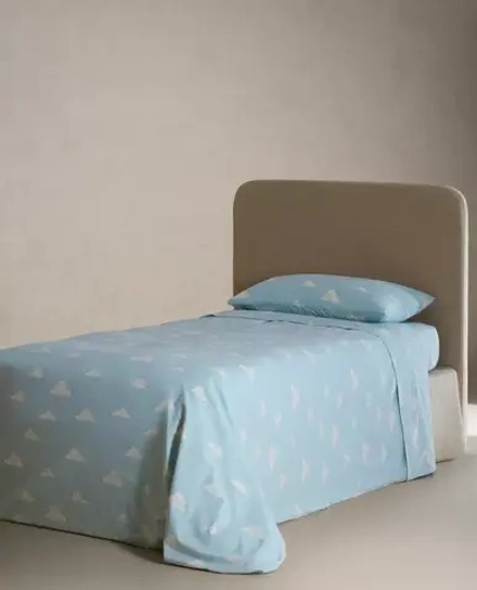 ZARA HOME ДЕТСКАЯ ПРОСТЫНЯ НА РЕЗИНКЕ С ПРИНТОМ, СИНИЙ