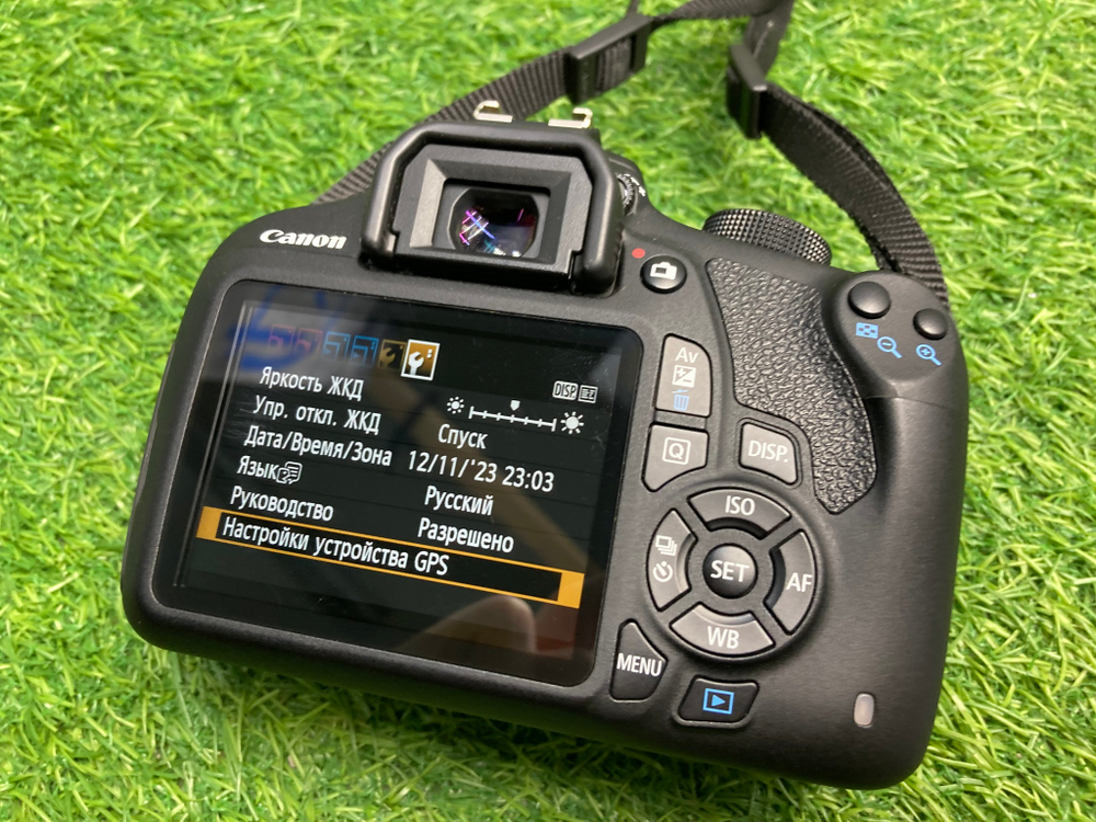 Canon 1200D Kit 18-55mm 3.5-5.6 III 2900 кадров
