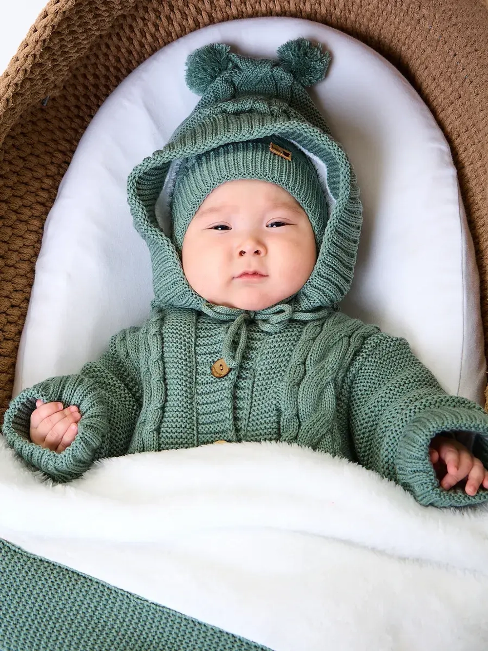 Вязаный конверт на выписку для новорожденного теплый