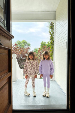 ZARA ТОЛСТОВКА С АНИМАЛИСТИЧЕСКИМ ПРИНТОМ, ЦВЕТ МАЛЬВЫ