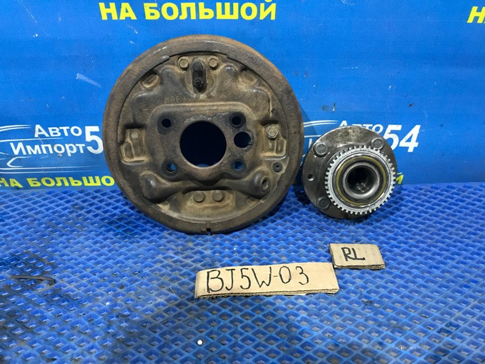 Ступица задняя левая MAZDA FAMILIA 2001