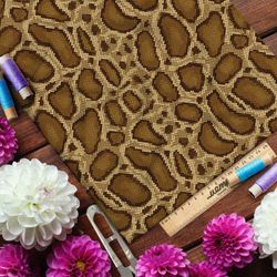 Ткань атлас коричневый питон в пикселях