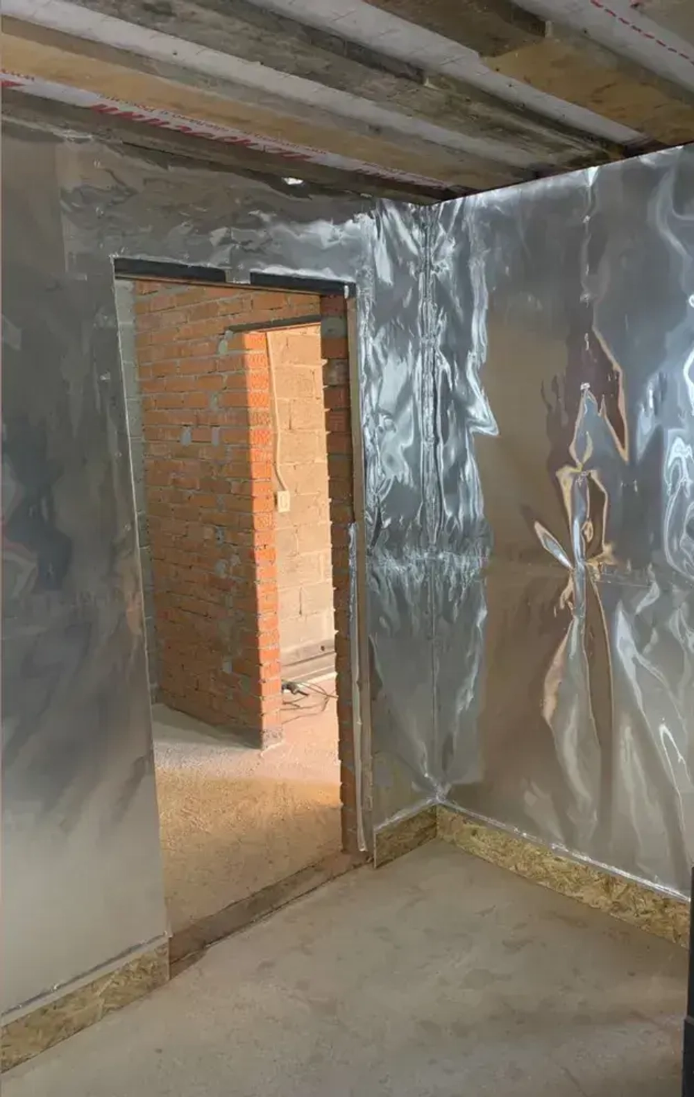 Фольга для бани и сауны строительная Sofit, 30 м2, 100мкм Алюминиевая пароизоляция, Теплоизоляция для пола