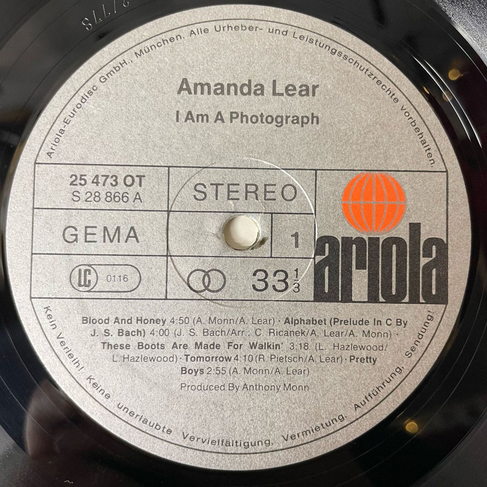 Винтажная виниловая пластинка LP Amanda Lear I Am A Photograph (Germany 1977) Blood And Honey