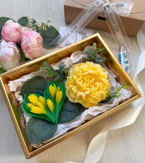 Sabundan Krokuslu Ürək və pion dəsti(sarı)