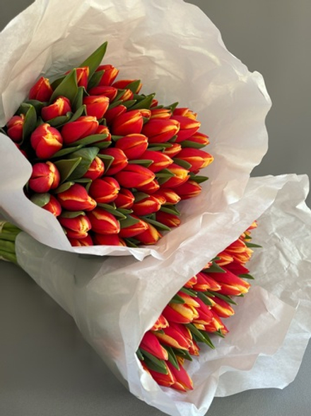 Букет красно-желтых тюльпанов