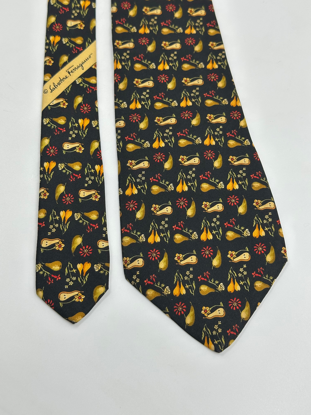 Галстук чёрный с грушами Salvatore Ferragamo