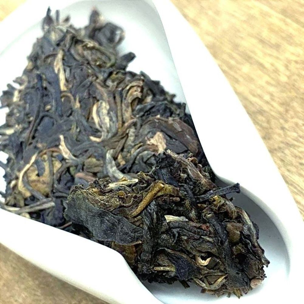 Шэн Пуэр "Большая Черная Гора" (ДаХэйШань), в разлом