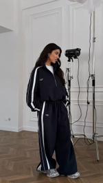 Костюм oversize с лампасами