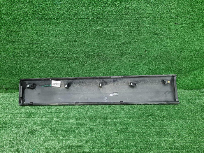 Накладка двери передняя правая Skoda Karoq (17-нв)