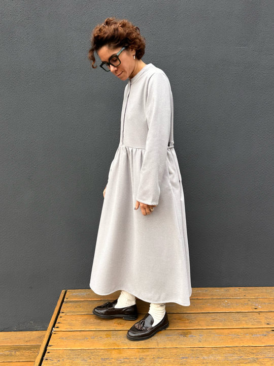 Платье оверсайз из смесовой ткани, светло-серая елочка