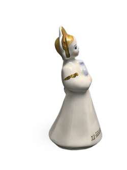 Статуэтка фестивальная "Катюша с голубем" (Чайка)