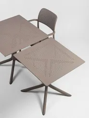 Пластиковый стол Clip 70х70 см тортора