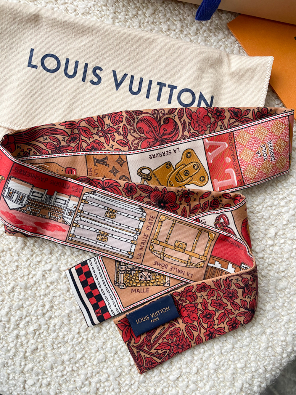 Новая шелковая лента Louis Vuitton