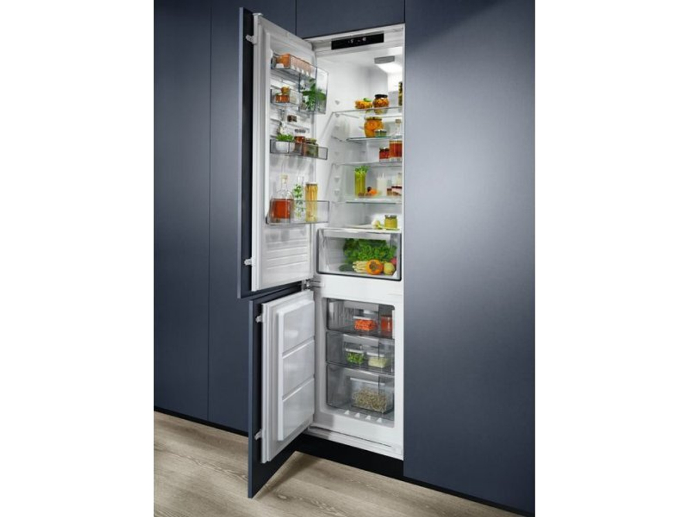Встраиваемый холодильник Electrolux ENS8TE19S