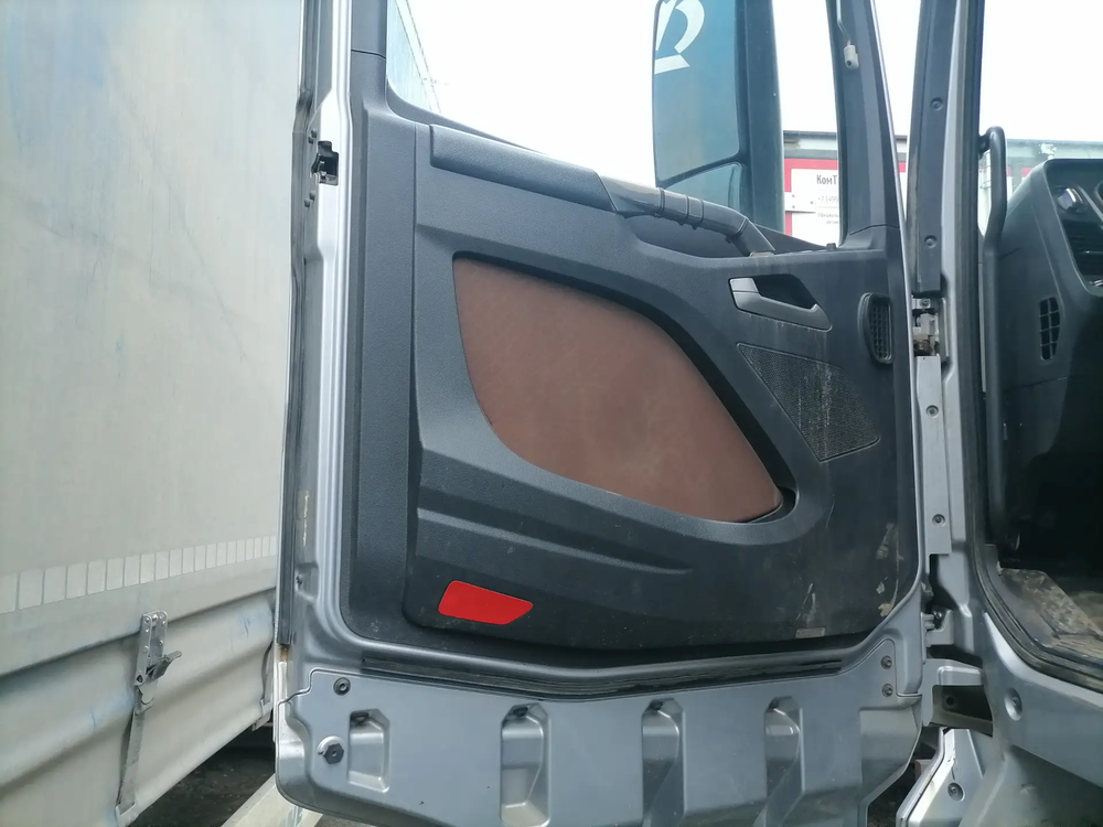 FAW J7 4x2 Седельный тягач CA4180P77K25E5 (Дизельный, 12,5 л, 553 л.с., АТ)