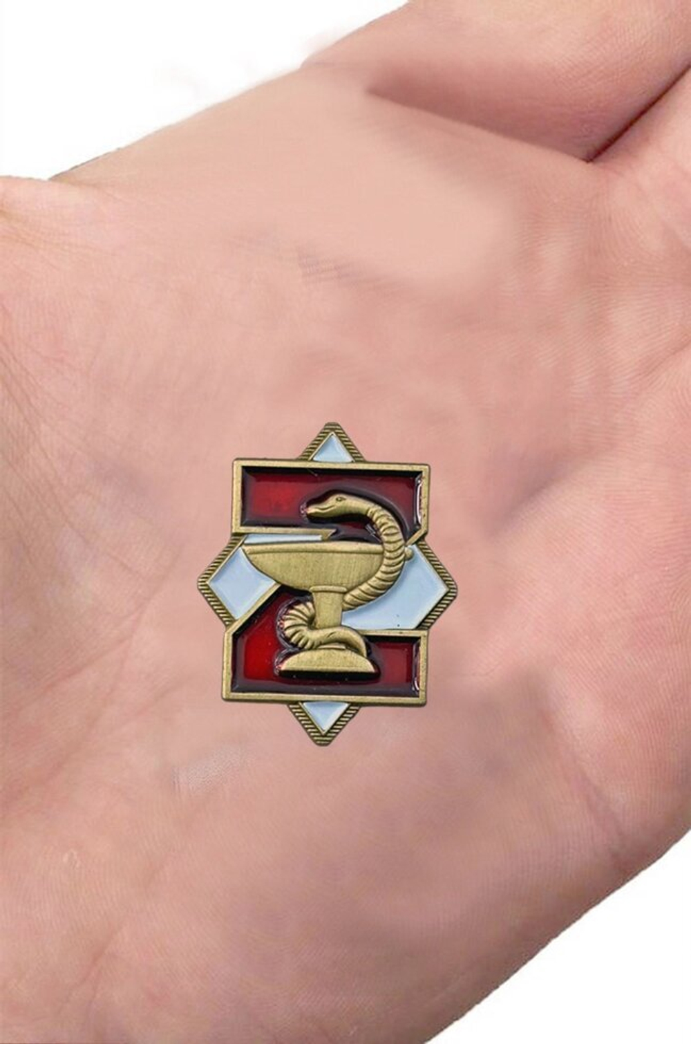 Медицинский фрачник с красной буквой Z