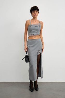 Юбка макси с разрезом в полоску темно-серого цвета