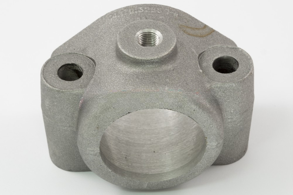 Кронштейн опоры пром. тяги голый 141703286