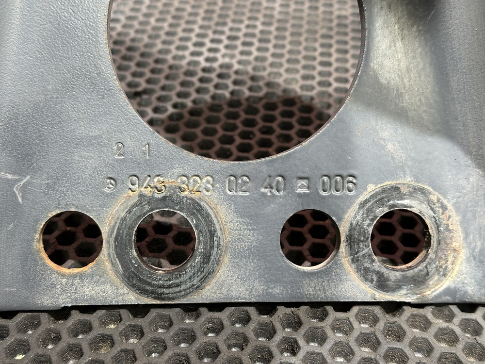 Кронштейн амортизатора переднего верхний