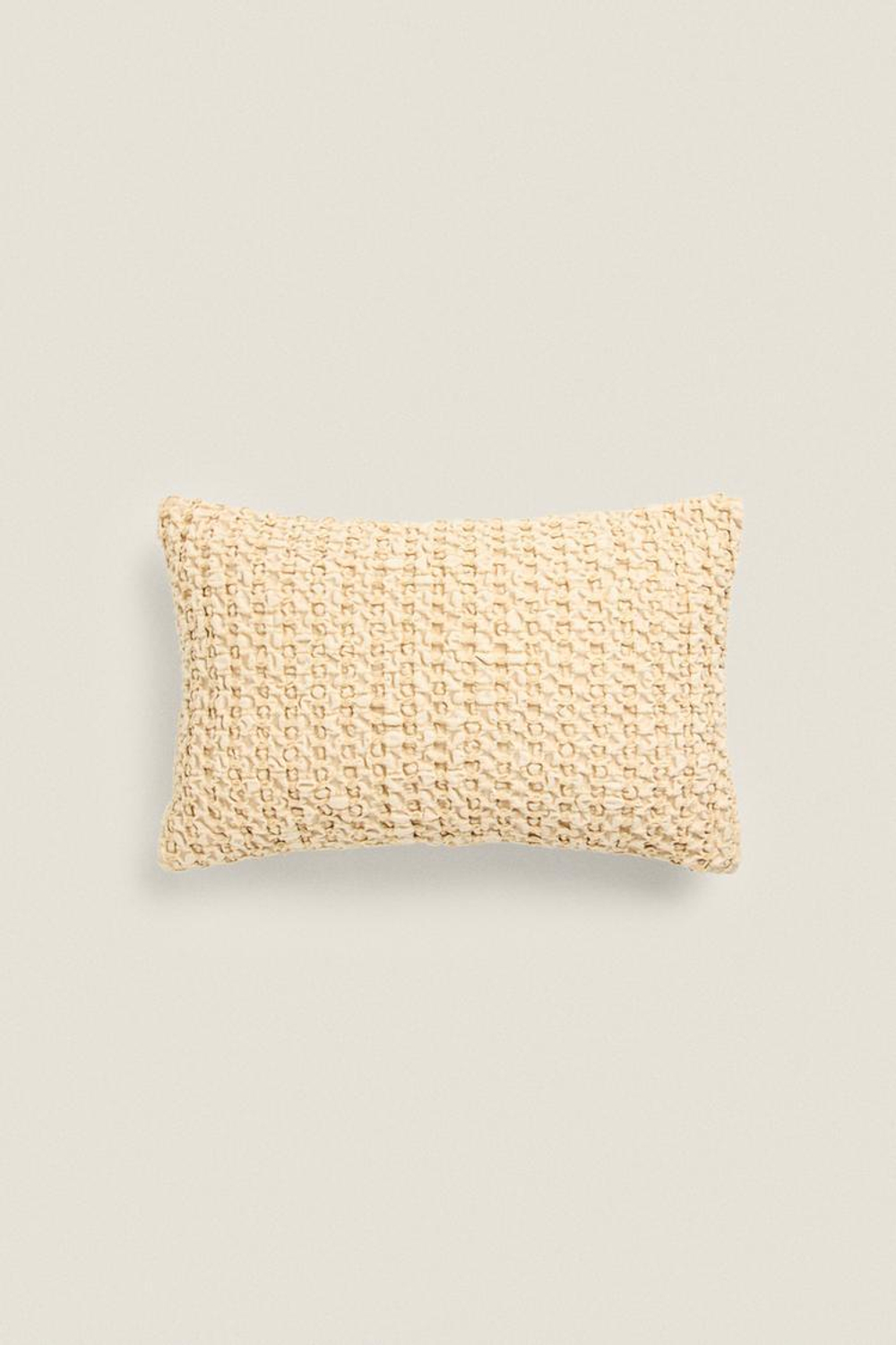 ZARA HOME ЧЕХОЛ ДЛЯ ДЕКОРАТИВНОЙ ПОДУШКИ С ВЫШИВКОЙ ИЗ РЕЛЬЕФНОЙ ТКАНИ, КРЕМОВЫЙ