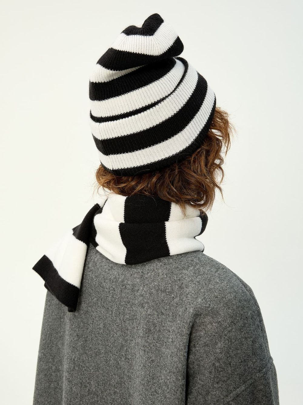 Купить Шапка Kraizy Stripes в полоску черно-белая Шапка Kraizy Stripes в полоску черно-белая