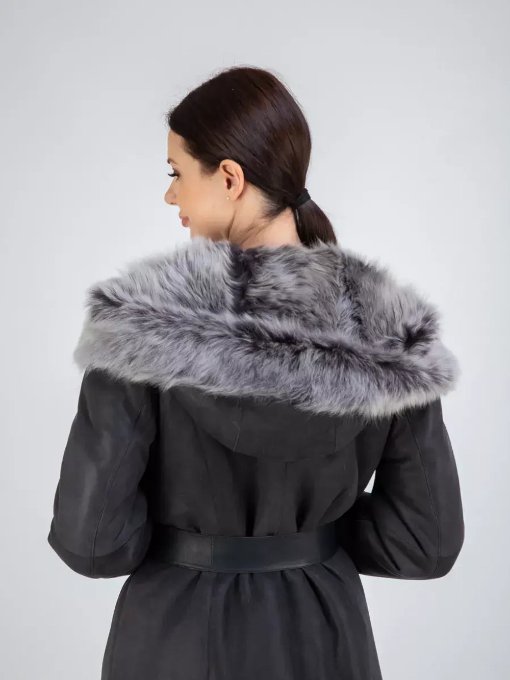 Дубленка зимняя натуральная с капюшоном длинная и теплая