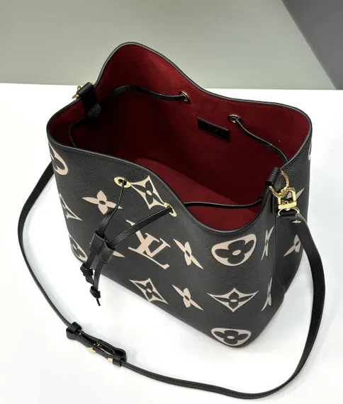Сумка Louis Vuitton Neonoe MM черный