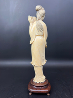 Восточная красавица с веером