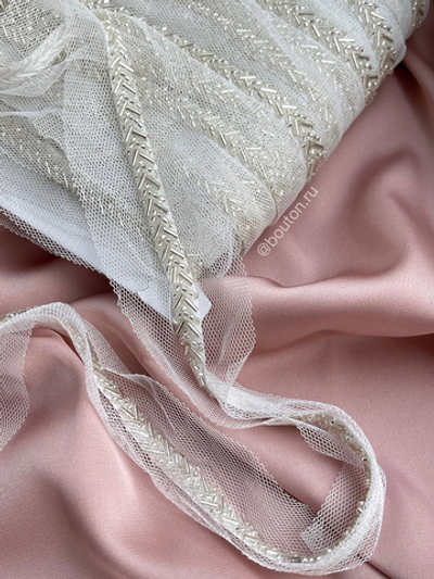 Тесьма серебристая стеклярус с бисером на белой сетке