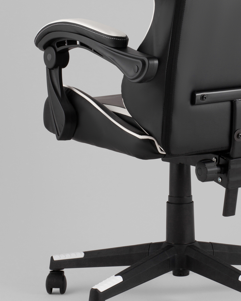 Кресло спортивное TopChairs Shadow черно-белый
