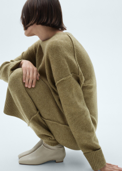 Вязаное платье с краями в рубчик