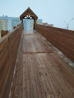 Зимняя деревянная заливная горка Теремок (скат 12 м)