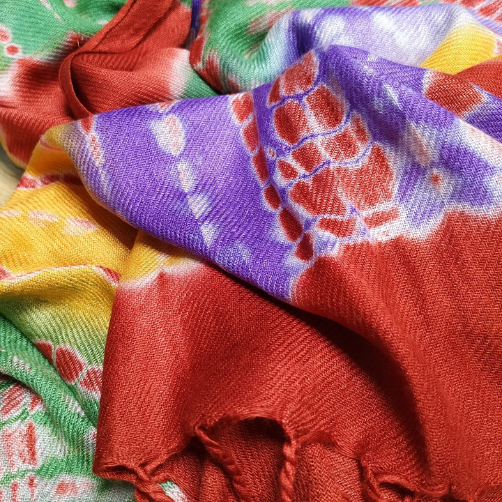 Палантин Хлопок Батик желтый сиреневый на красном красные кисти 70х190см.