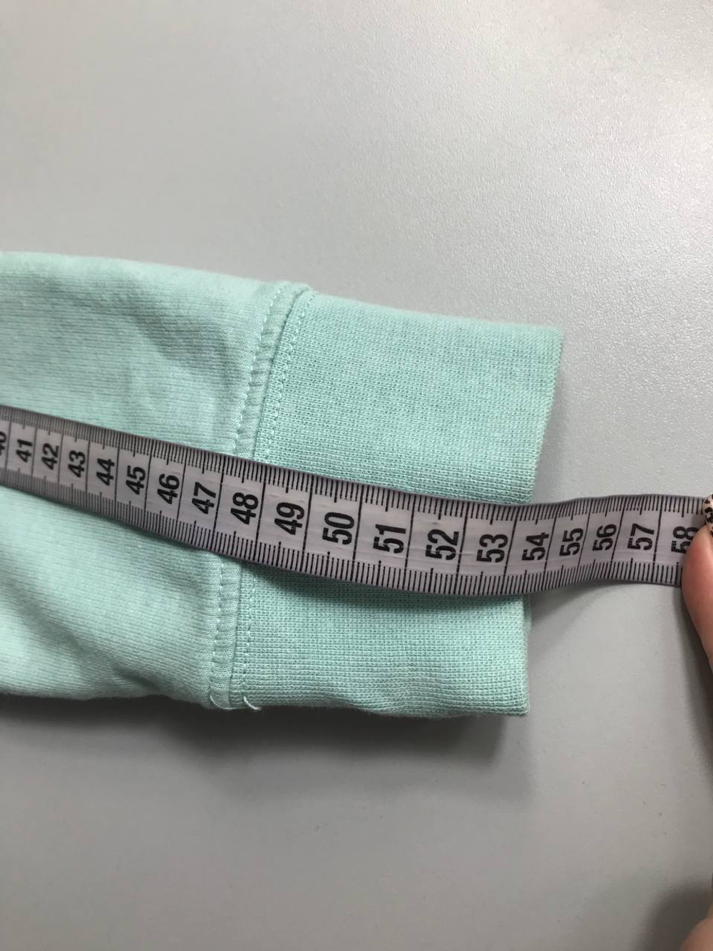 Толстовка Ostin с красивой вышивкой, маркировка S, визуально на 44 размер