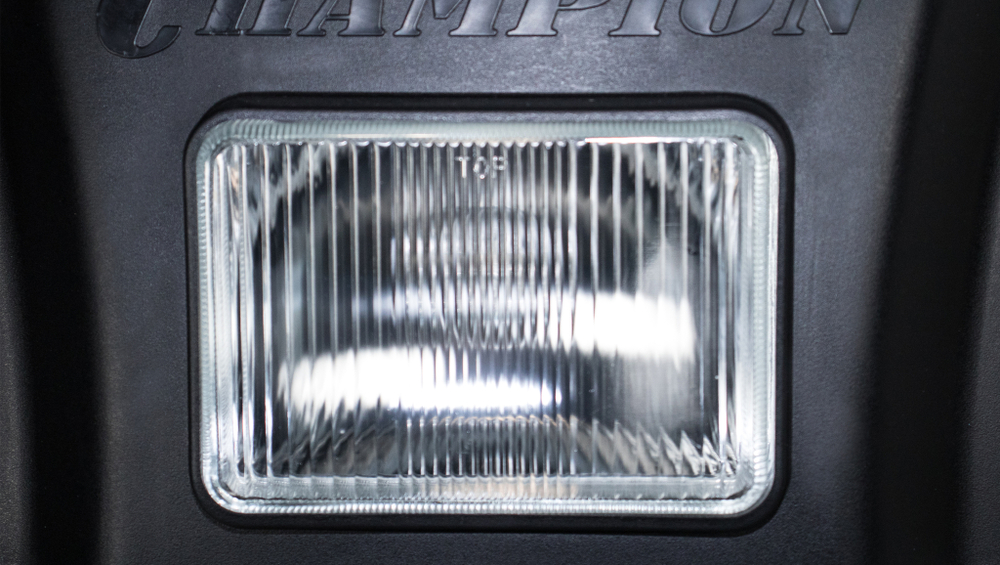Снегоуборочная машина Champion ST762E (G200HE 4такт, 6,5л.с, 62см, 82кг) эл.старт, фара