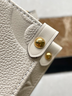 Louis Vuitton Onthego PM