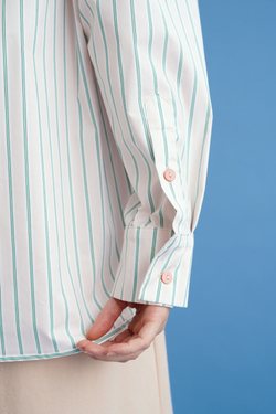 Рубашка классического кроя, зеленая полоска на персиковом