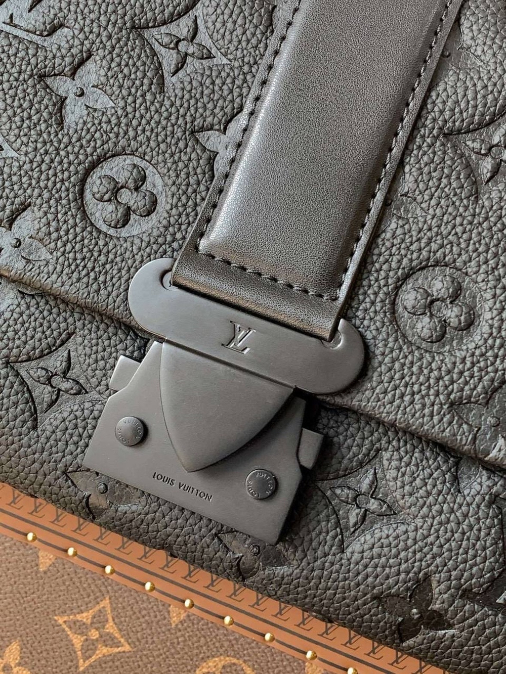 Сумка через плечо Louis Vuitton S-Cape