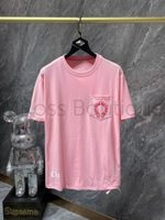 Розовая футболка Chrome Hearts пастельного, бледного цвета в оригинальном качестве. Летний, легкий хлопок с добавлением эластана и вискозы позволяет изделию лечь на ваше тело правильно подчеркнув его формы