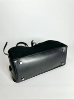 Женская замшевая сумка-багет черного цвета