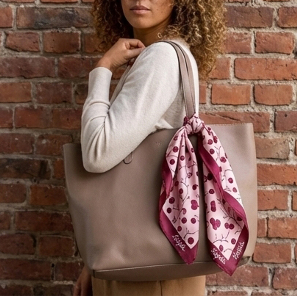 Шейный платок «Карельская морошка», 70×70 см