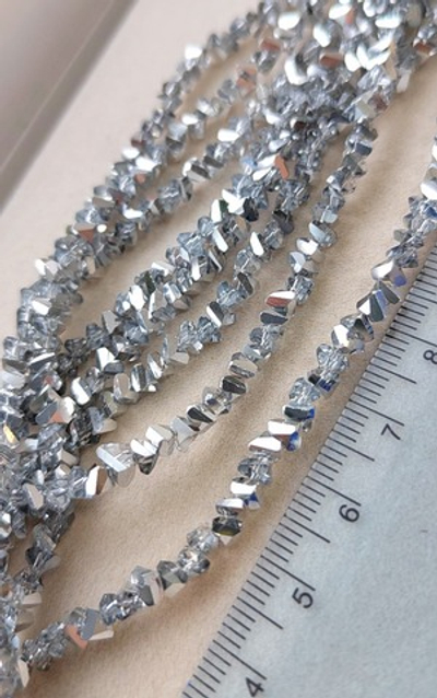 ХТР4-сер Стекло граненое треугольник 4*3мм, серебристый, нить 36см