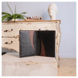 Кожаная обложка на паспорт «Медведь»