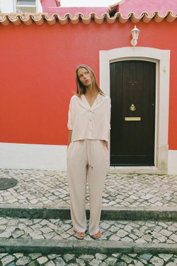ZARA БРЮКИ ПРЯМОГО КРОЯ ИЗ СТРУЯЩЕЙСЯ ТКАНИ, ЭКРЮ