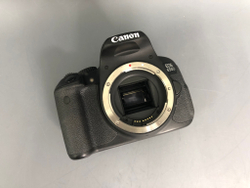 Canon 650D kit 18-55mm 3.5-5.6 IS II 9.600 кадров