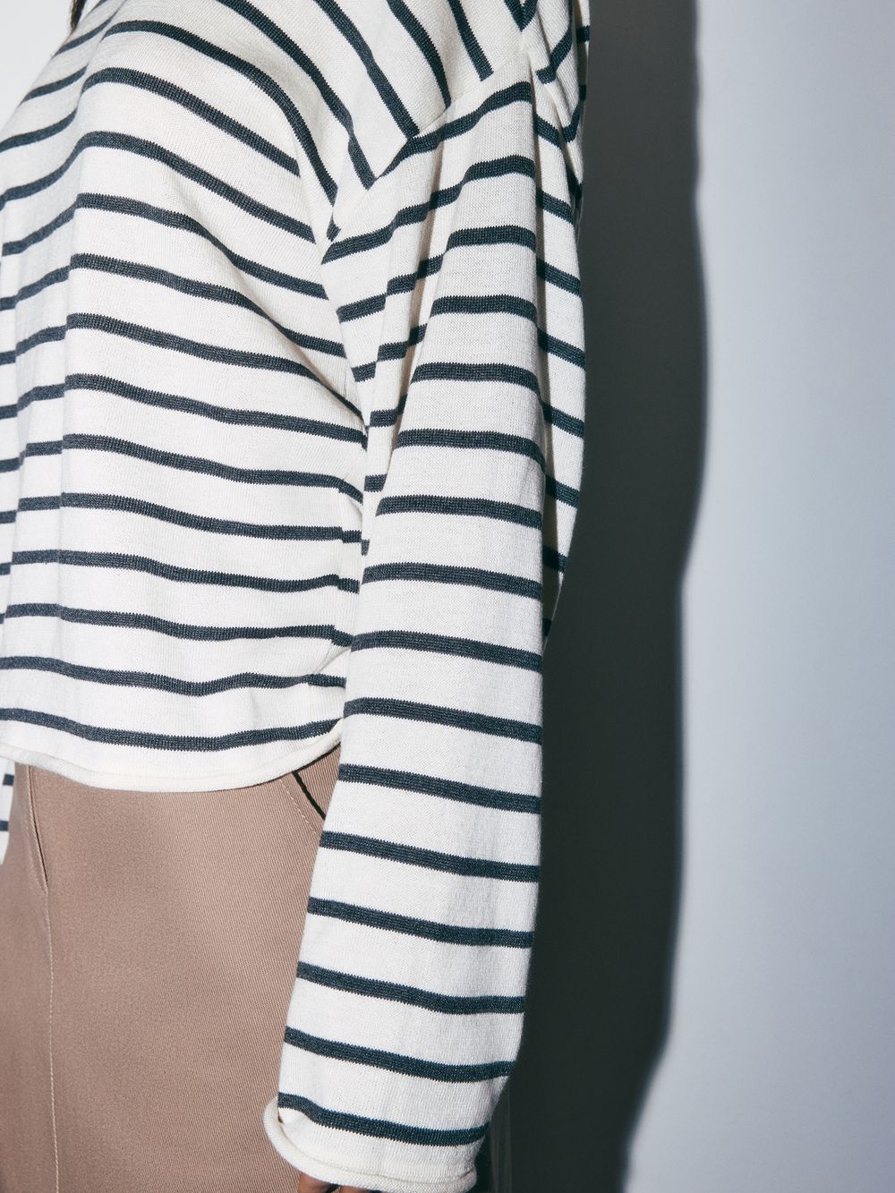 Джемпер вязаный "Молоко/Графит" женский