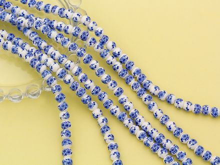Бусина "Синие цветы" 6мм, фарфор