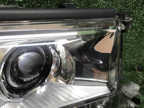 Фара правая Toyota Land Cruiser 200 (2015-2021) LED